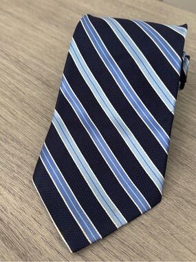 Brooks Brothers 346 Men’s Navy Blue Woven Tie Silk Striped Stain Resistant USA